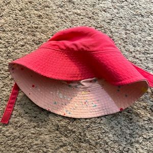 Patagonia Baby Sun Bucket Hat. Reversible Hot pink and bubblegum splatter paint
